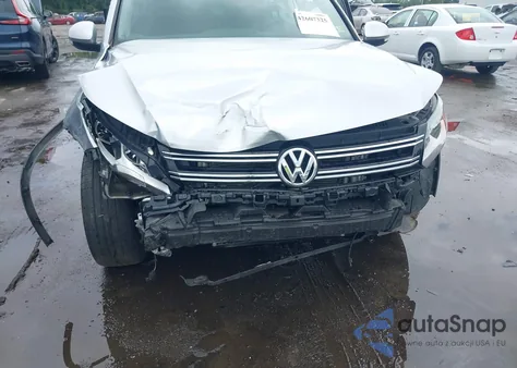 2017 Volkswagen Tiguan 2.0T Wolfsburg Edition z USA, uszkodzony, nr VIN WVGSV7AX4HK011237